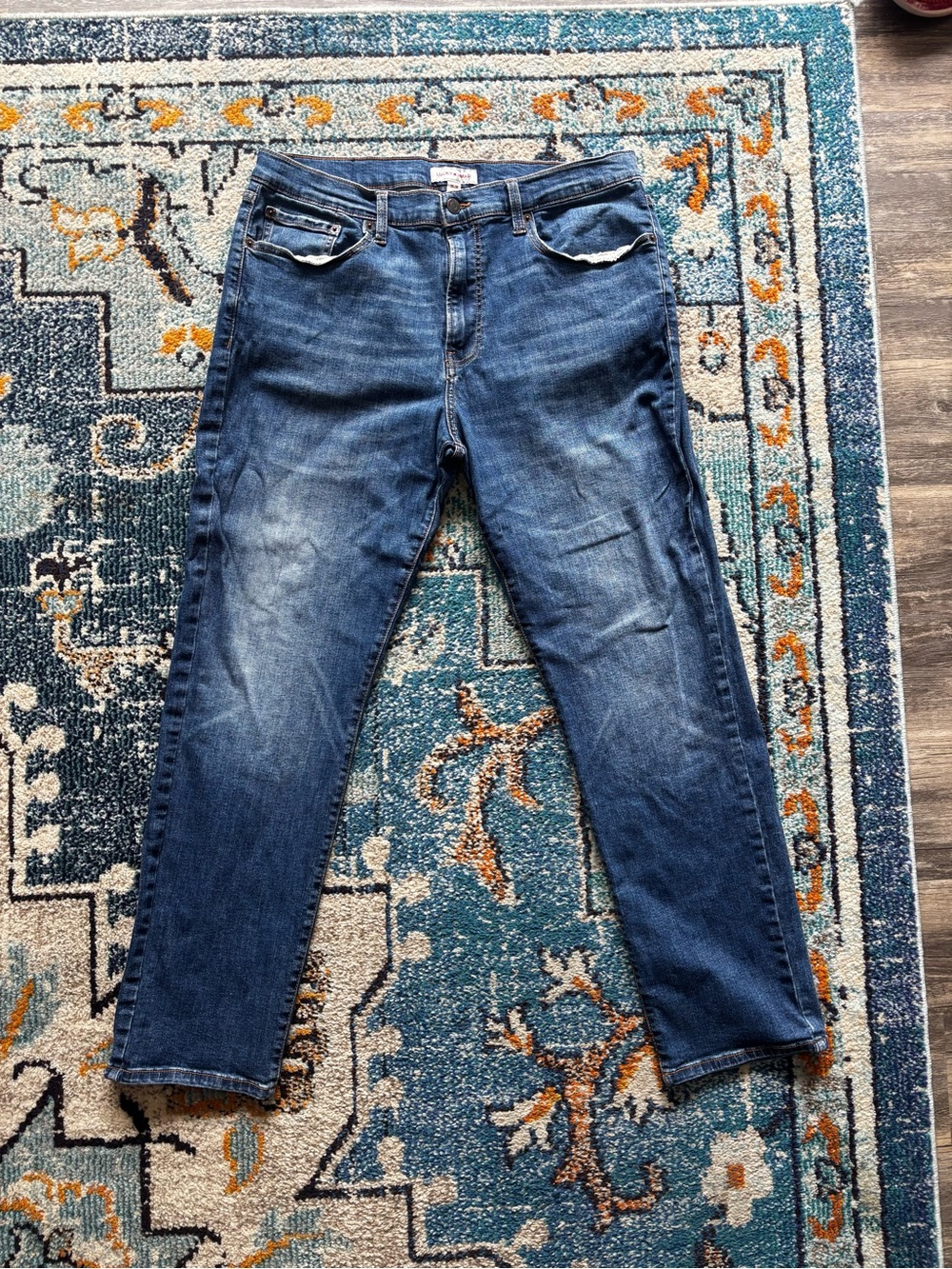 Lucky Brand men’s  Blue Denim Jeans - Classic Straight Fit